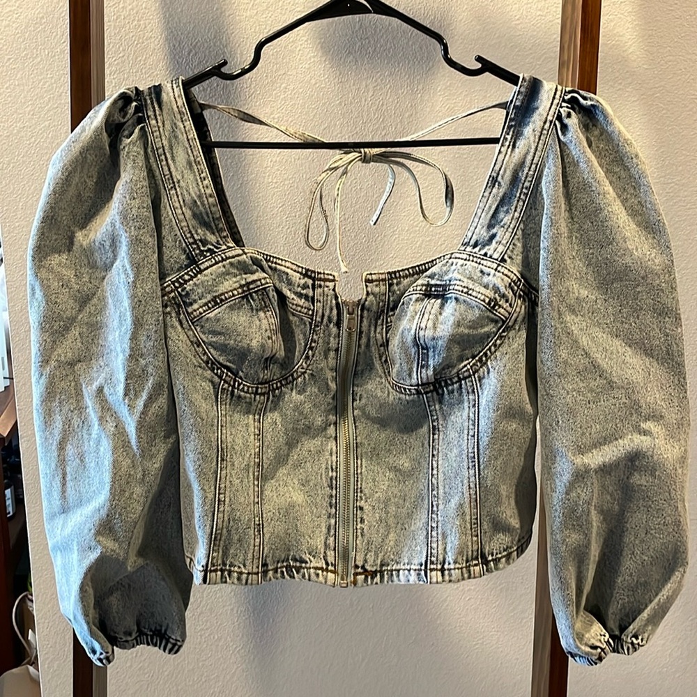 Venus Jean top with front zipper